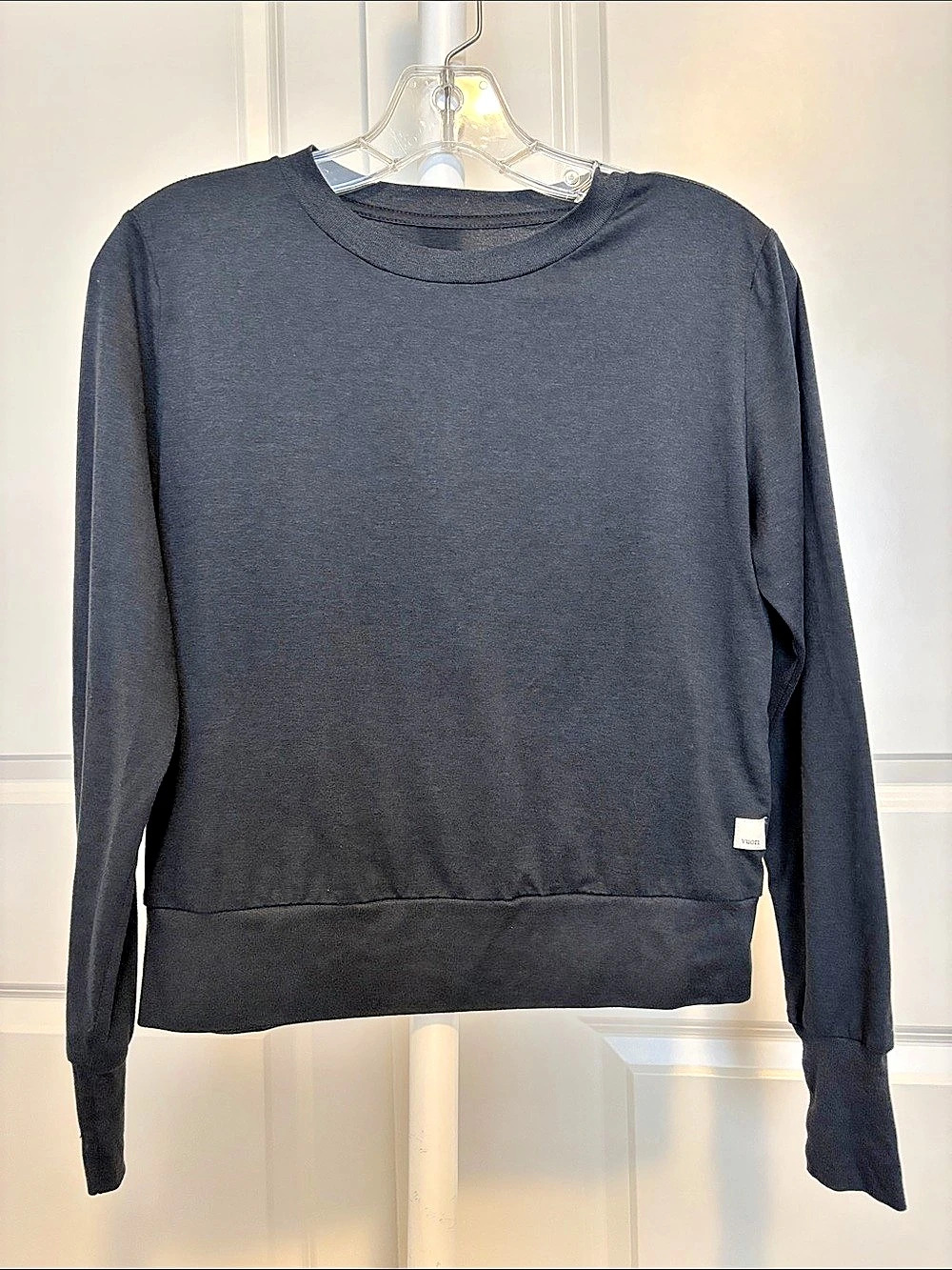 Vuori Long Sleeve Halo Crew Women's Sweatshirt in Black